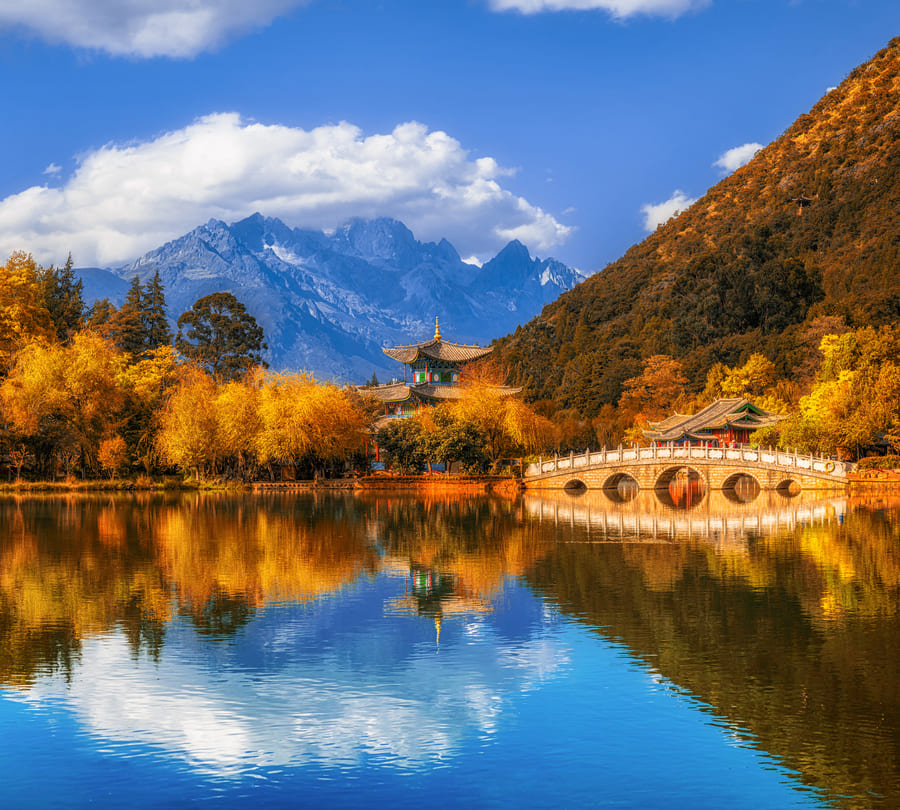 imagen que muestra el Parque Heilongtan en Lijiang, provincia de Yunnan China